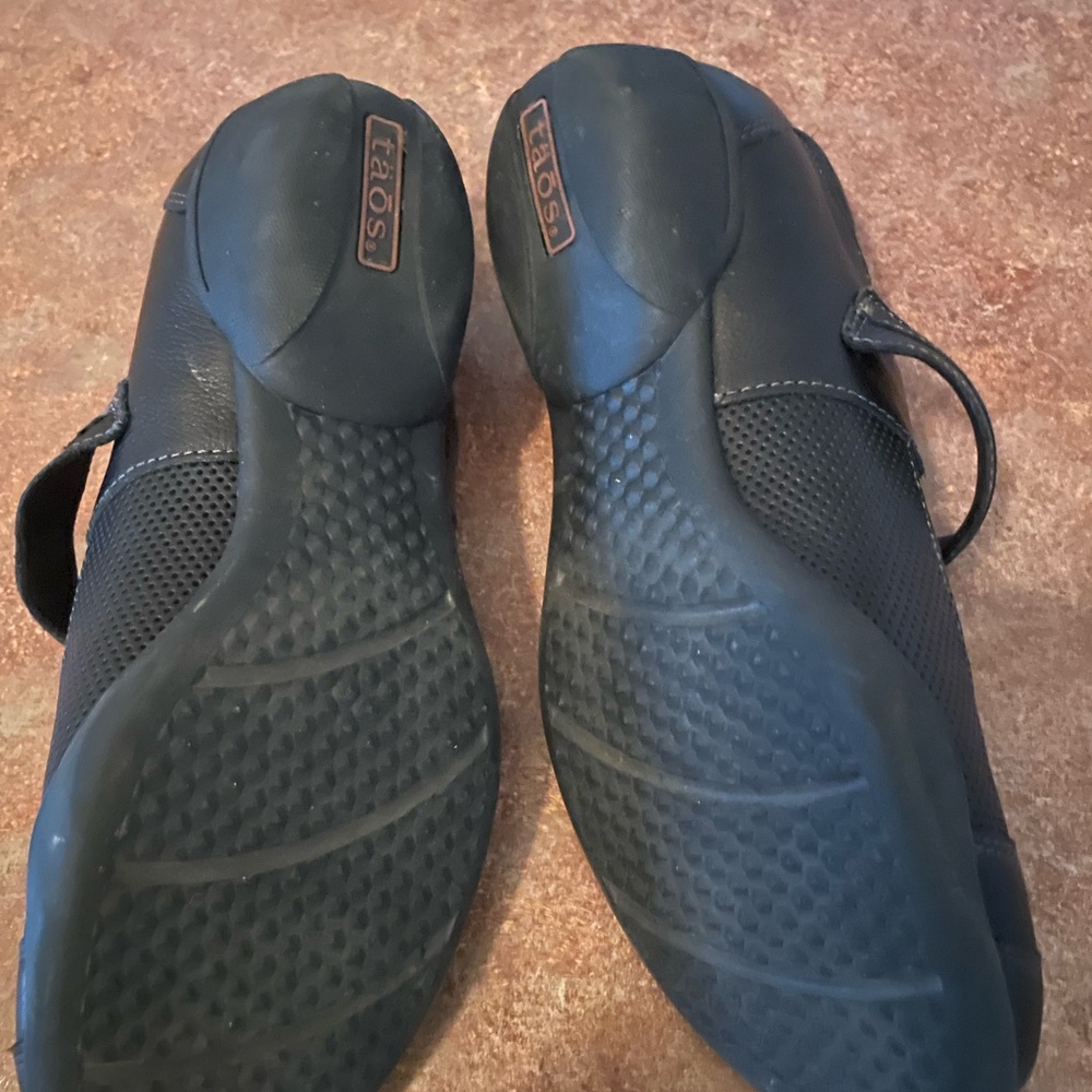 Taos black mary janes, size 7, leather